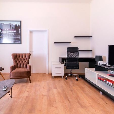 Jevrejska - Central Apartment With Free Parking 노비사드 외부 사진