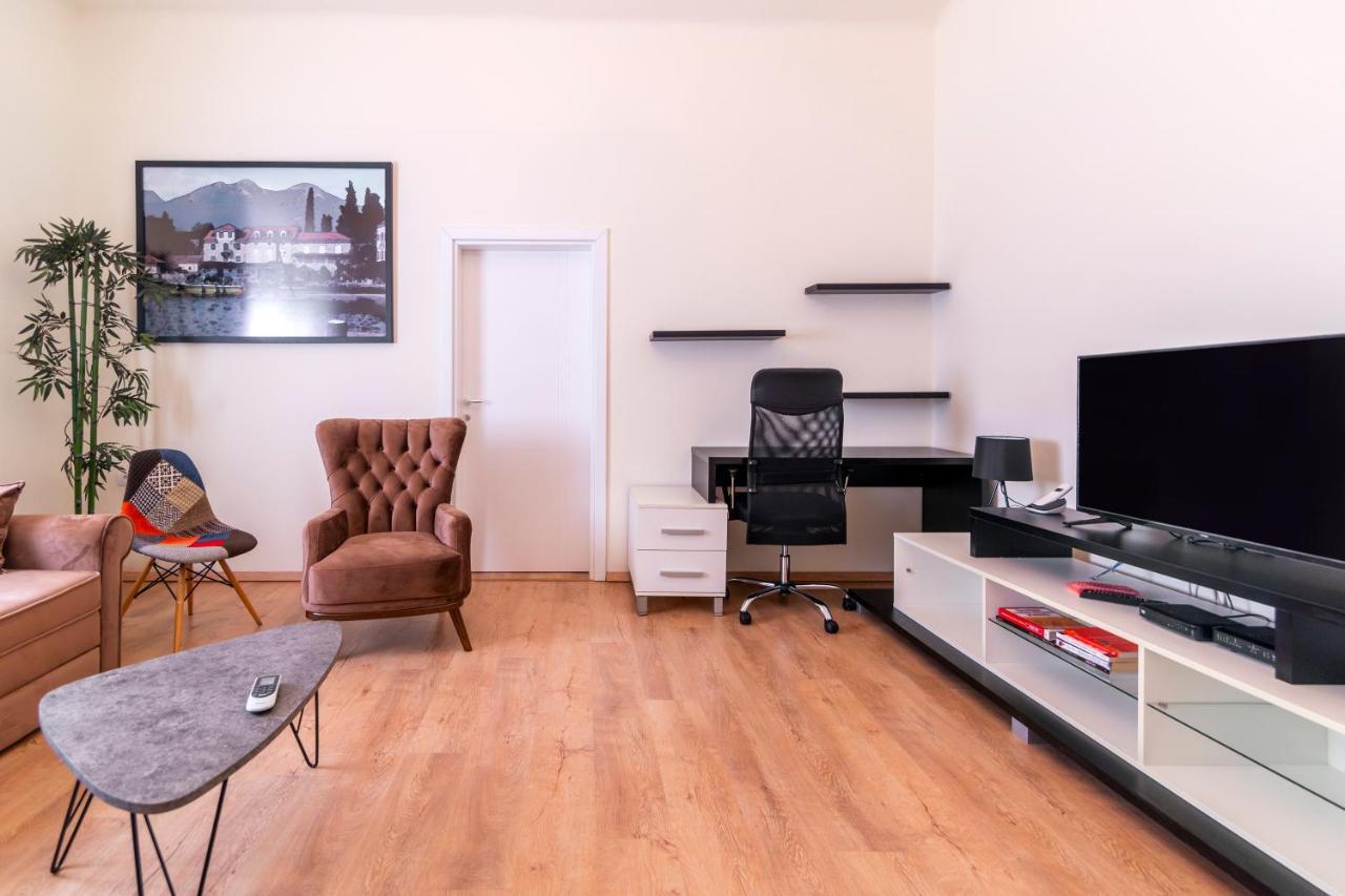 Jevrejska - Central Apartment With Free Parking 노비사드 외부 사진